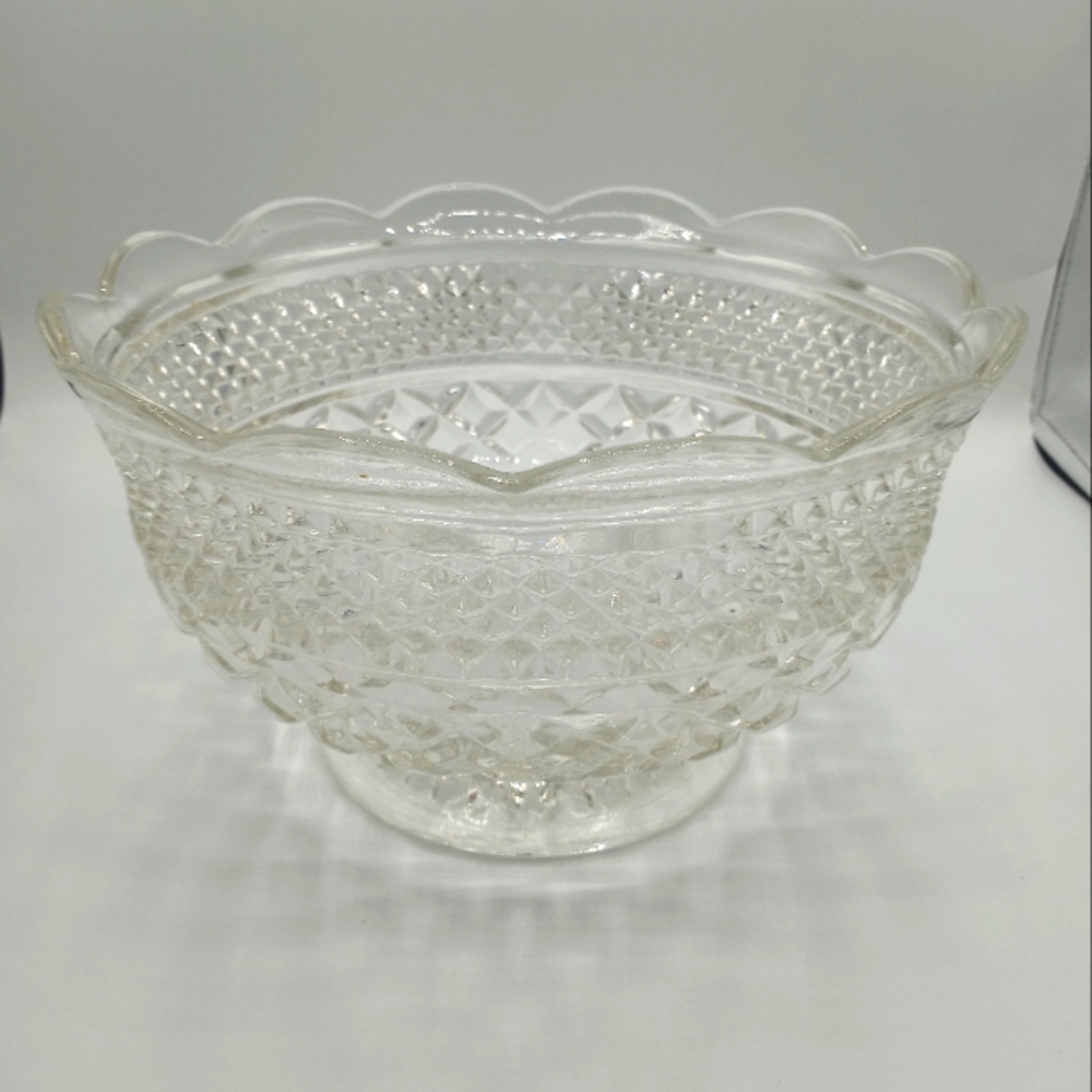 Vintage Wexford Anchor Hocking Footed 10" dia Glass Center Piece Fruit Bowl